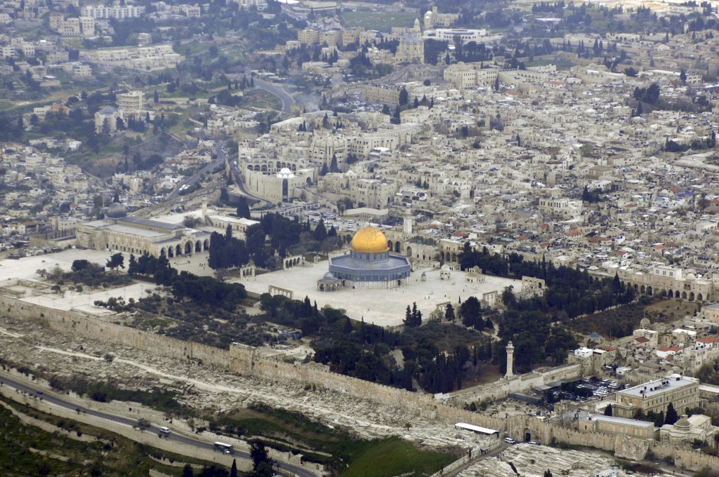 Al-AqsaMosque_(Aerial_view,_2007)_03