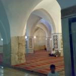 داخل مسجد الجاولية الملحق بالمسجد الإبراهيمي الملاصق له من جهة الغرب